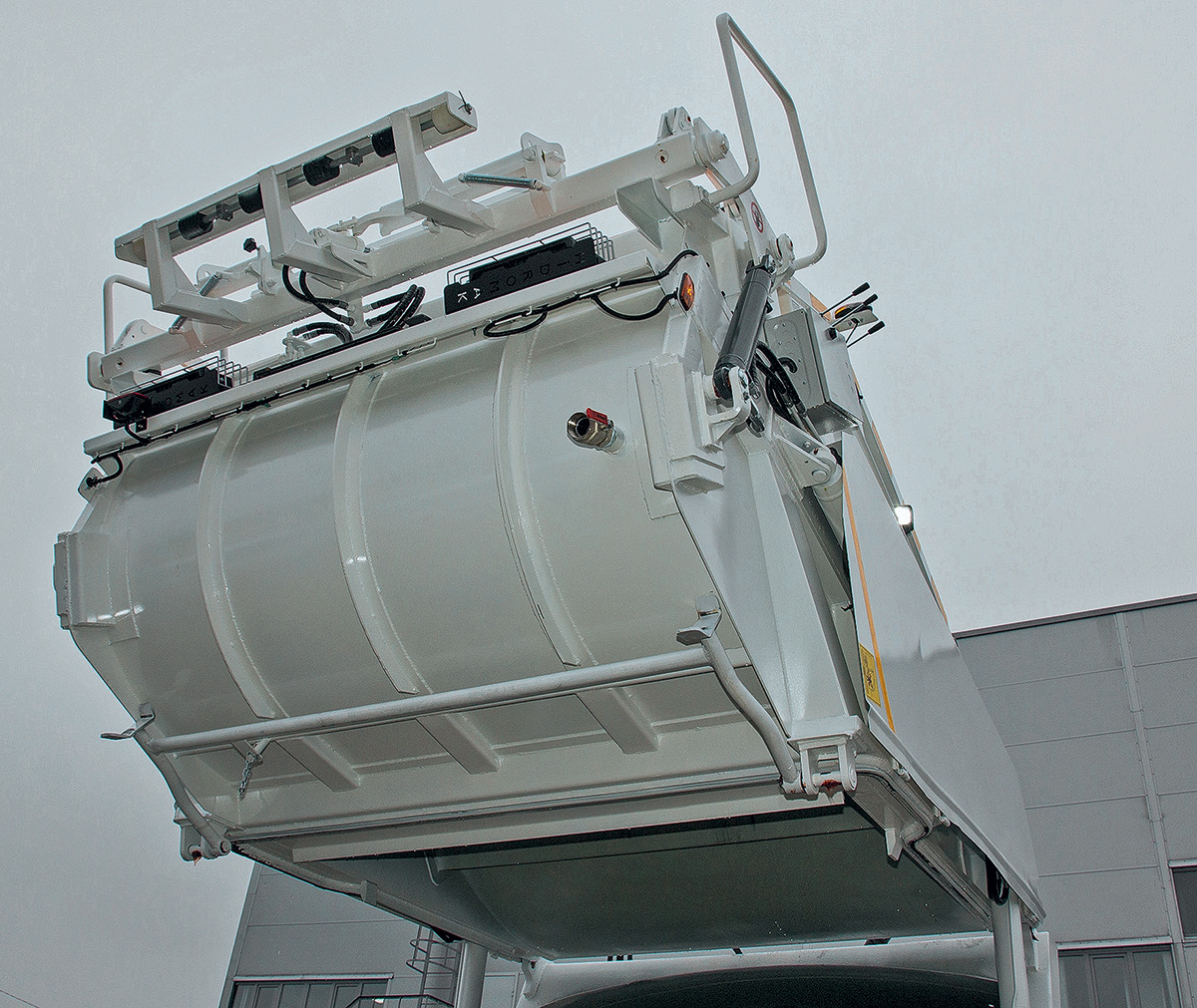 Турецкое с  японским, или как в России мусоровоз на шасси Isuzu сделали